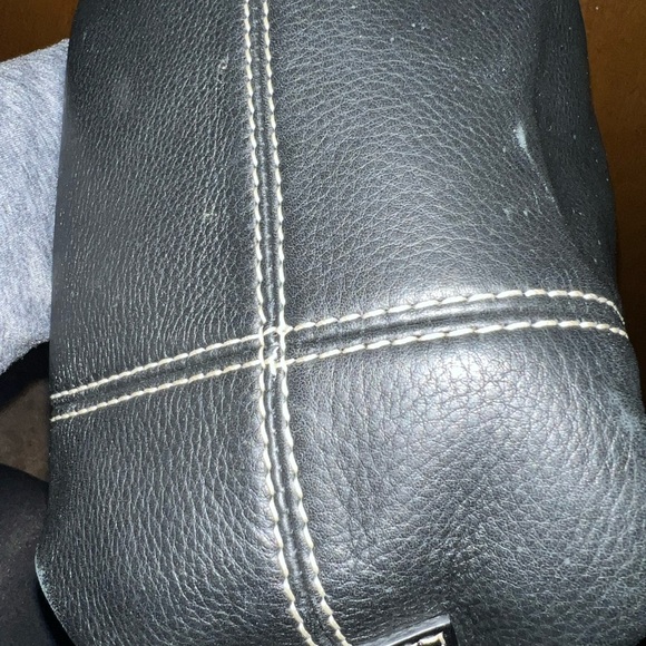 Black purse with gold hardware, good condition. - Picture 4 of 6